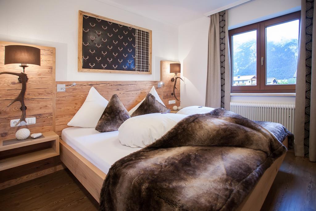 Alpenherz Ferienwohnungen Pertisau Ruang foto